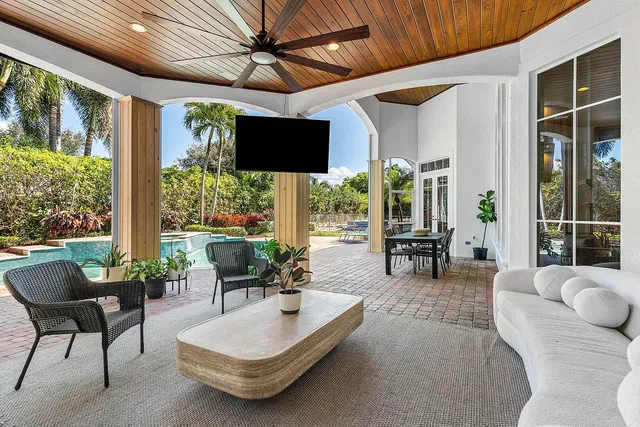 Royal Palm Yacht and Country Club Residence photo 23