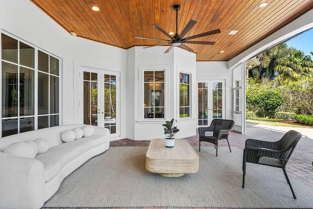Royal Palm Yacht and Country Club Residence photo 24