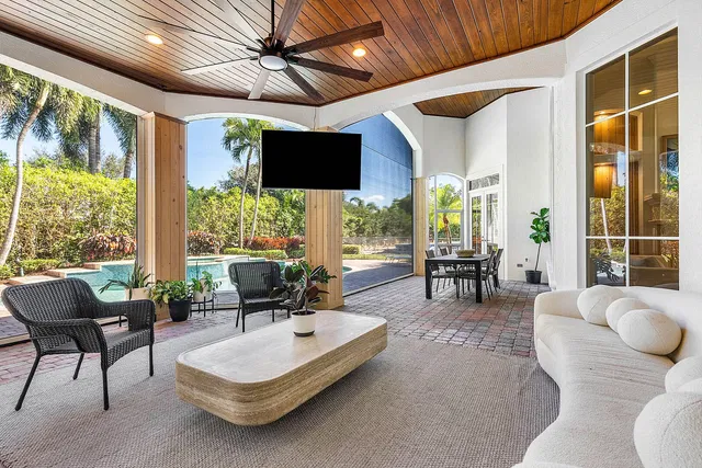 Royal Palm Yacht and Country Club Residence photo 32