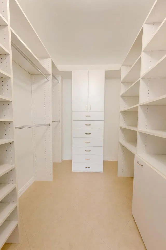 Unit 608 photo 16