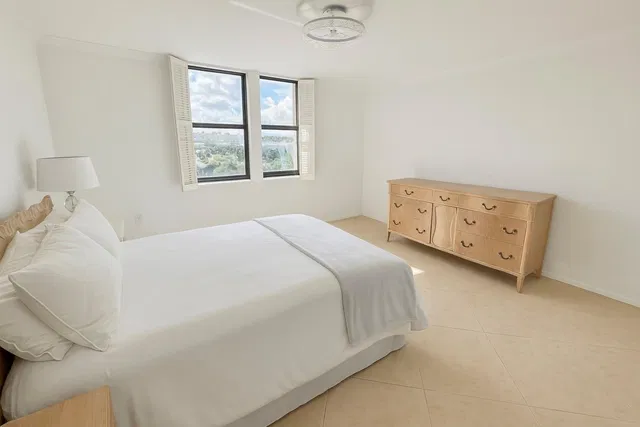 Unit 608 photo 20