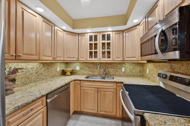 Golfview North Palm Beach I Unit 704 photo 8