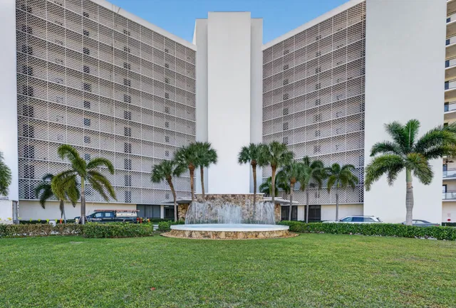 Golfview North Palm Beach I Unit 704 photo 24