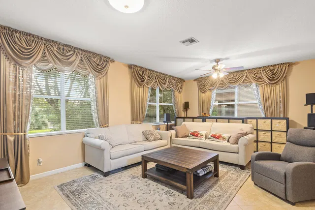 Residence photo 9