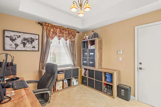 Residence photo 17