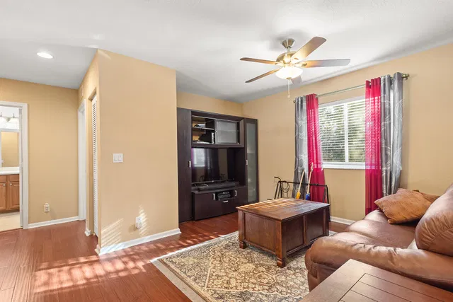 Residence photo 22