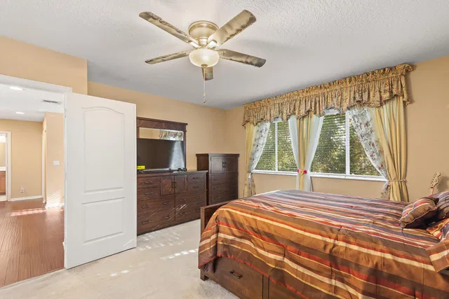 Residence photo 24