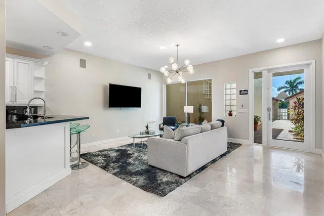  Residence photo 15