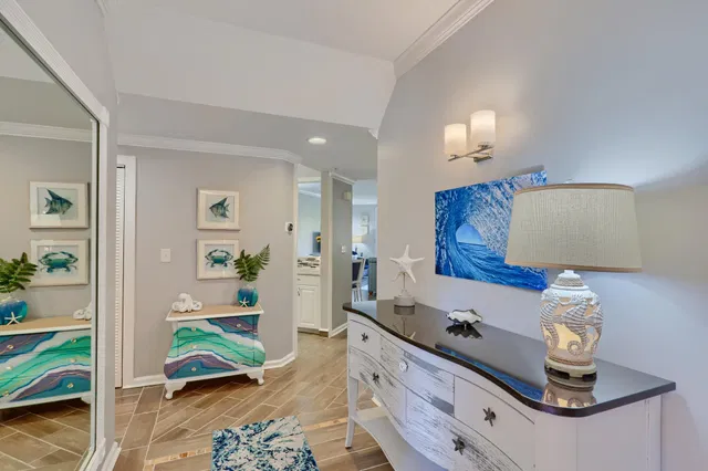 Unit 204 photo 5