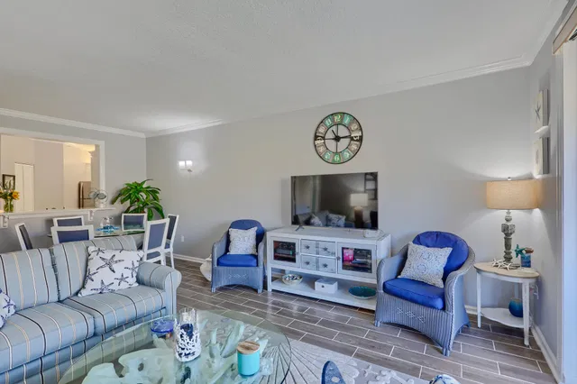 Unit 204 photo 14