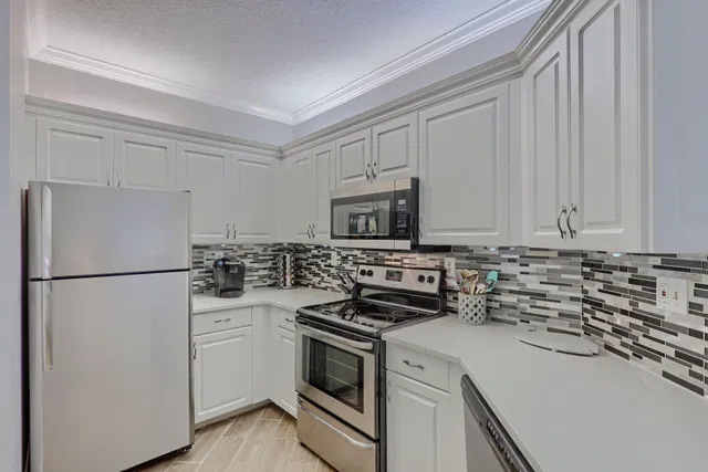 Unit 204 photo 18