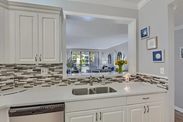 Unit 204 photo 19