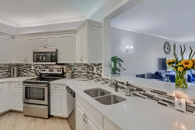 Unit 204 photo 20