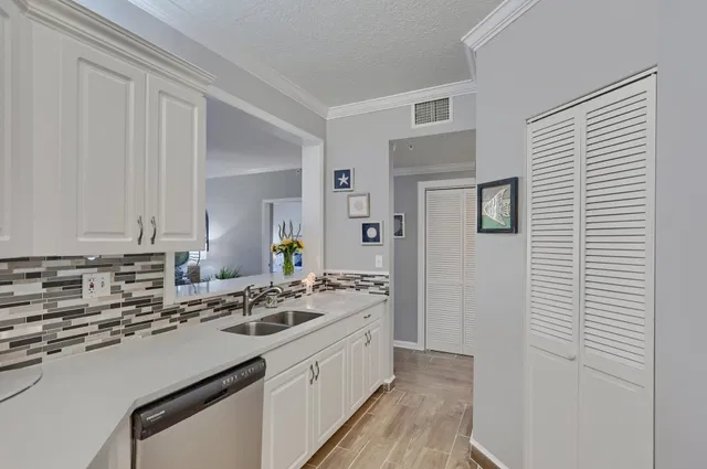 Unit 204 photo 21