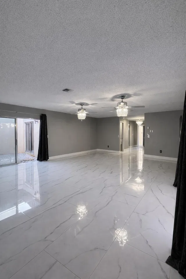 Residence photo 3