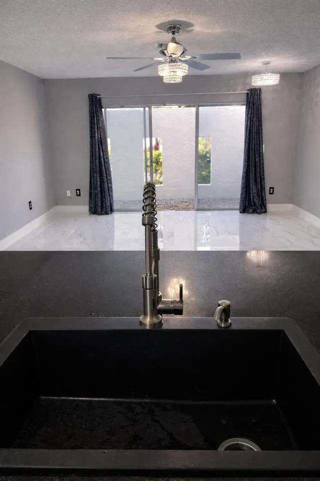 Residence photo 11