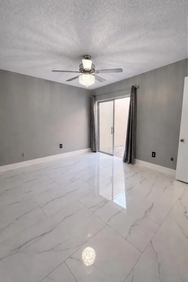 Residence photo 30