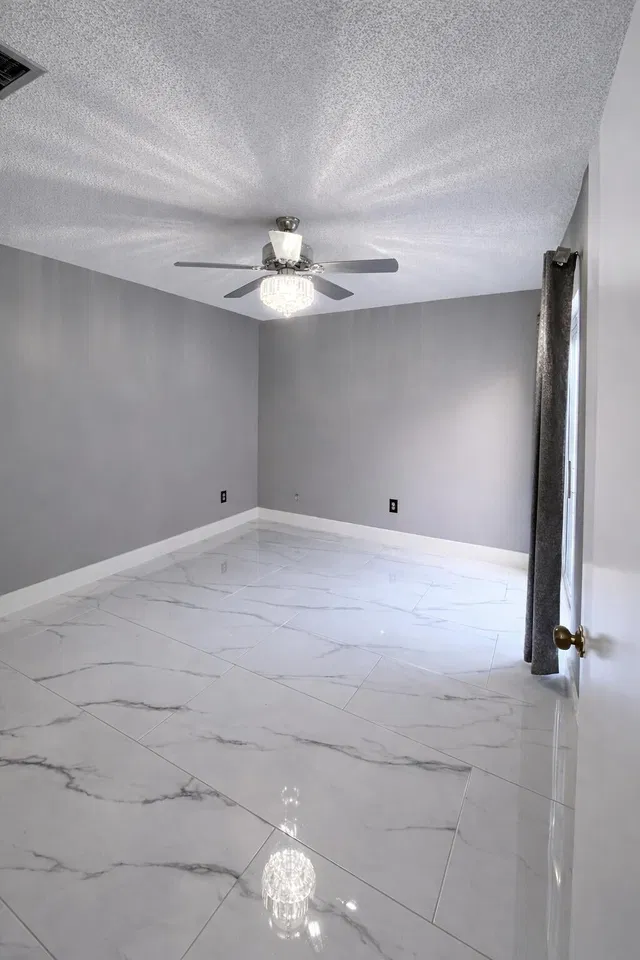Residence photo 32