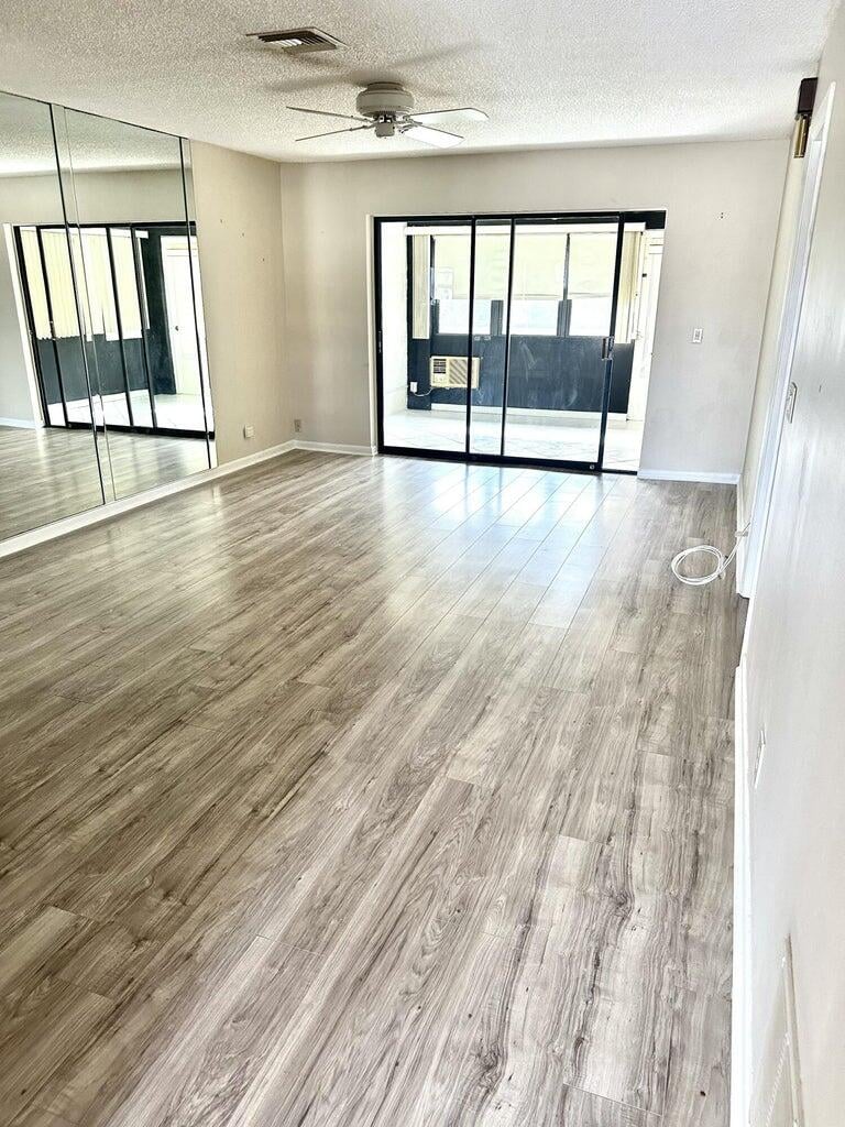 Residence photo 3