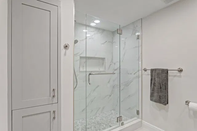 Unit 305 photo 18