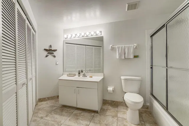 Unit 305 photo 23