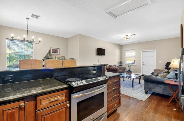  Residence photo 32