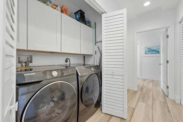 The Whitney Unit 807 photo 16