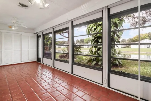 Residence photo 15