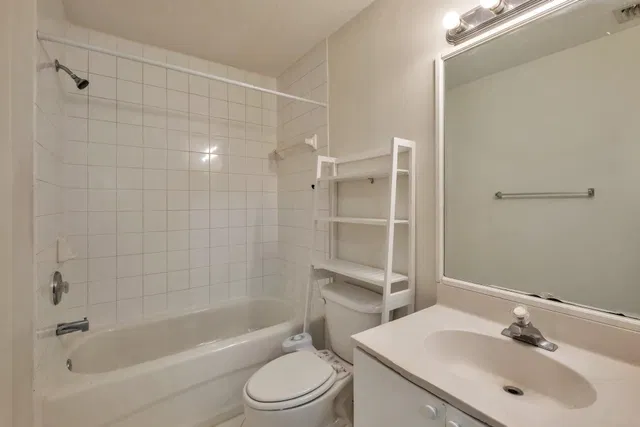 Unit 205 photo 10