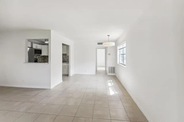Unit 447-J photo 5