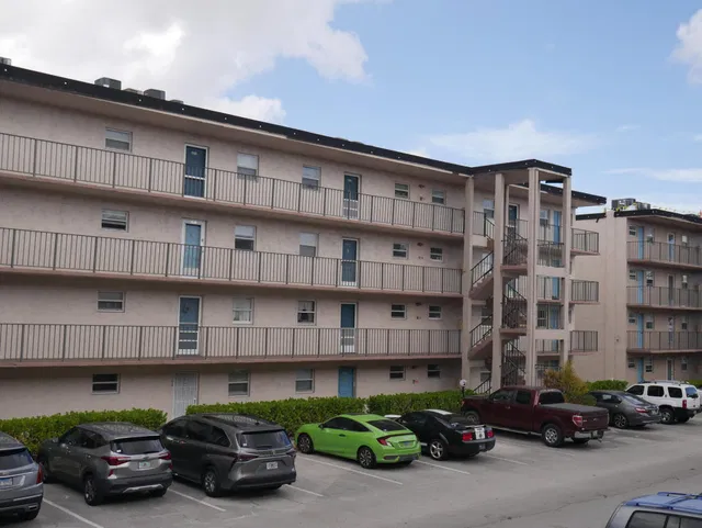 Unit 208 photo 3