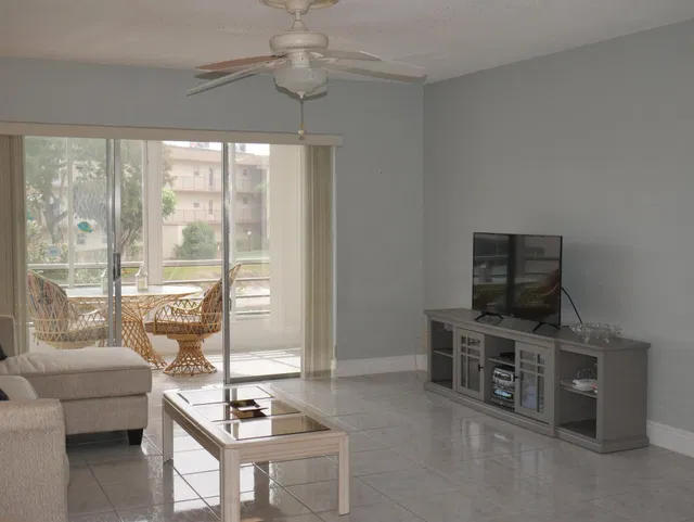Unit 208 photo 5