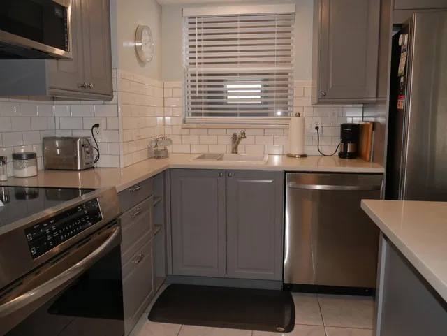 Unit 208 photo 7