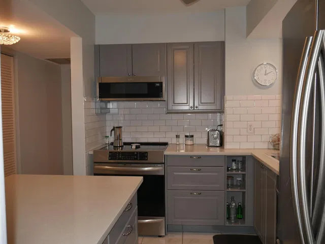 Unit 208 photo 8