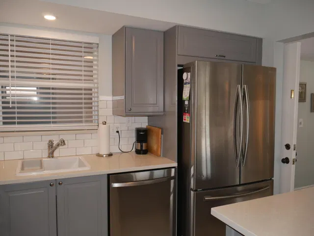 Unit 208 photo 9
