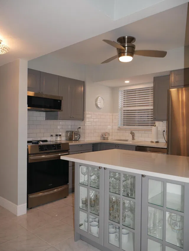 Unit 208 photo 11