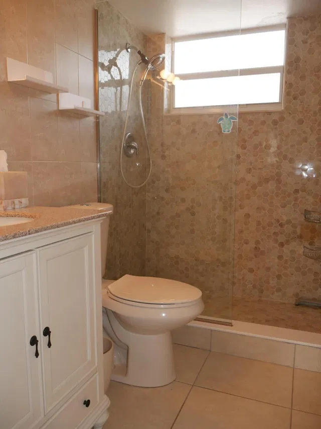 Unit 208 photo 16