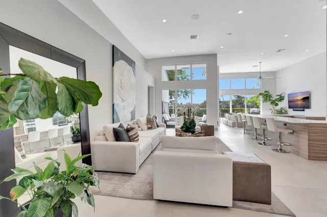 Woodfield Country Club Residence photo 5