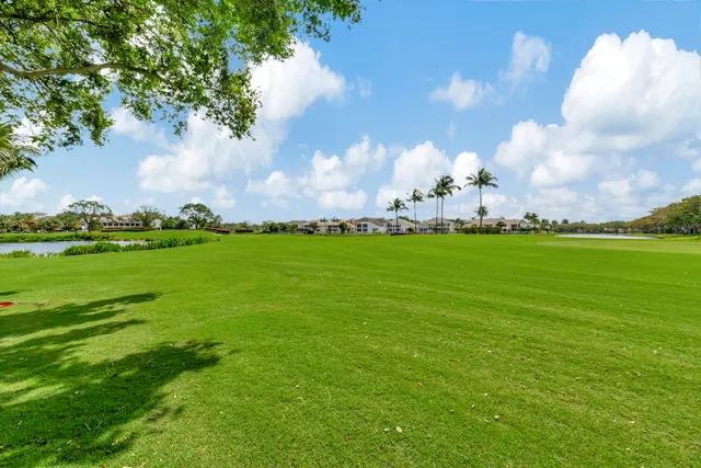 Woodfield Country Club Residence photo 38