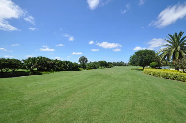 Woodfield Country Club Residence photo 80