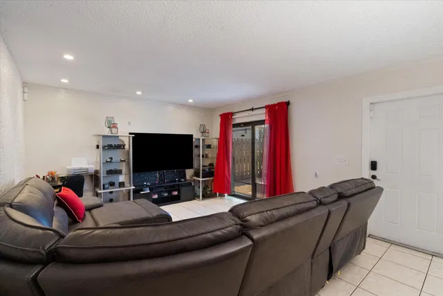 Residence photo 8