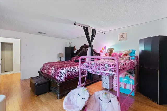 Residence photo 17