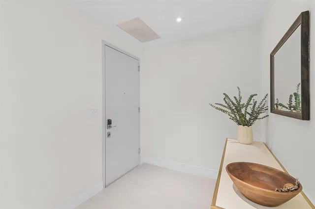 Unit H1204 photo 16