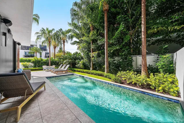 Palm Trail Delray Beach Residence photo 14