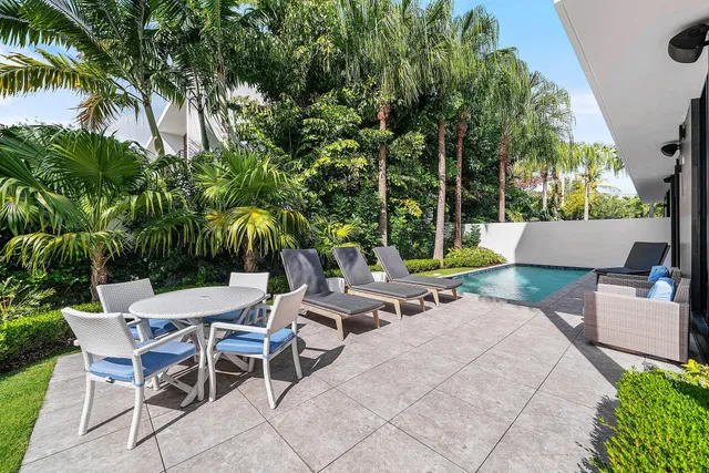 Palm Trail Delray Beach Residence photo 16