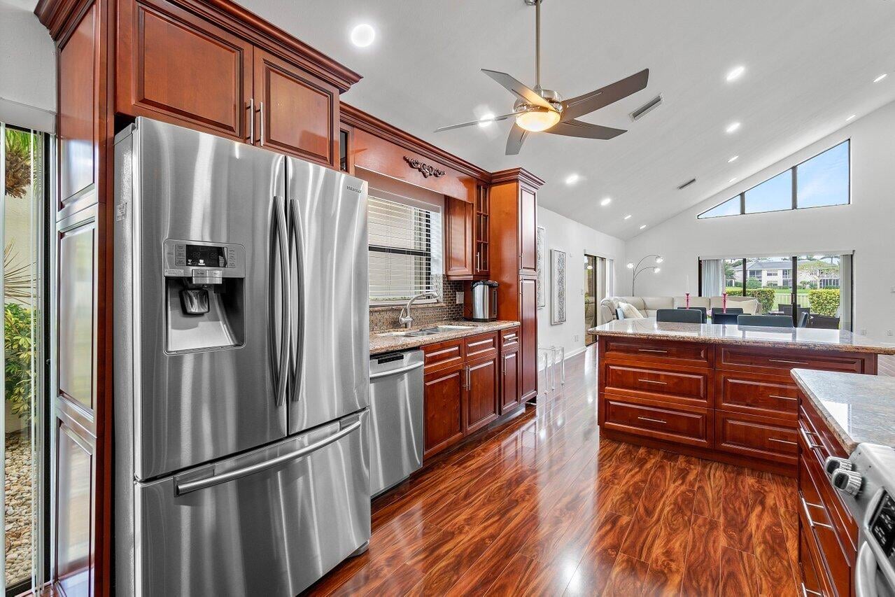 Residence photo 3