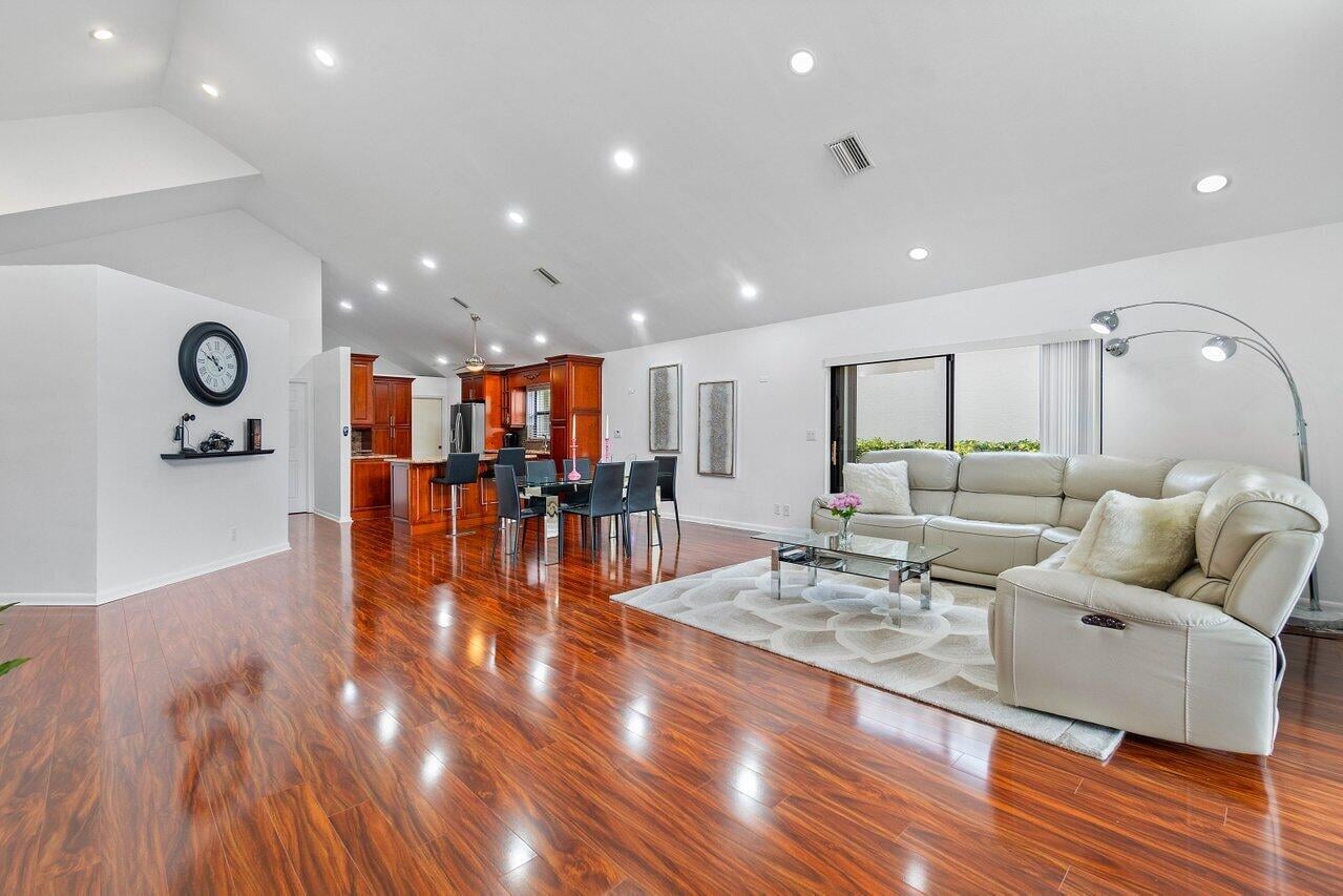 Residence photo 8