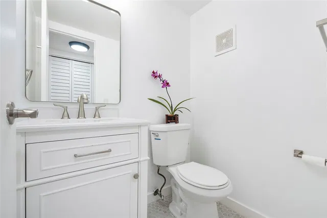 Unit 457 photo 5