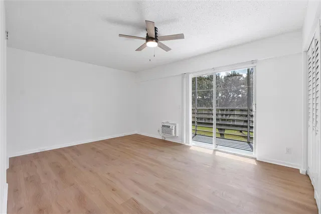 Unit 457 photo 9