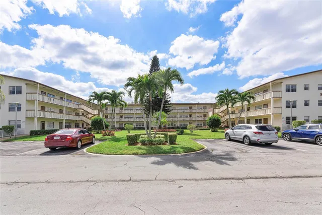 Unit 457 photo 12
